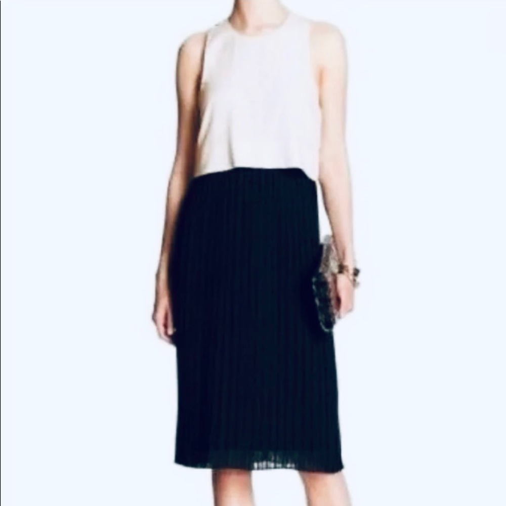 Banana Republic white/black pleated skirt dress
